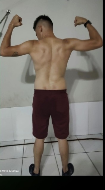 Transformação muscular nas costas - antes